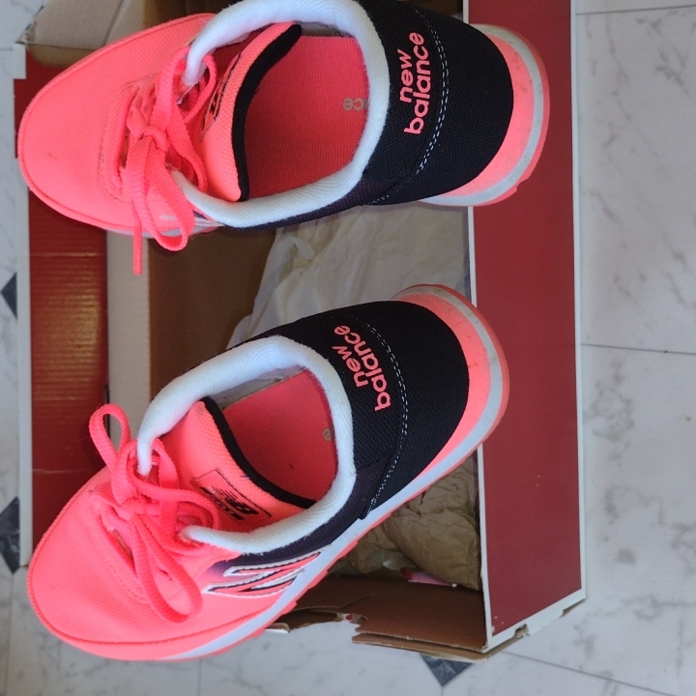 New Balance - Picture 3 of 4
